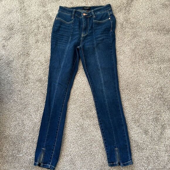 Judy Blue High Waisted Front Seam and Slit Skinny Fit Jeans. Size 3/26 - Picture 4 of 8